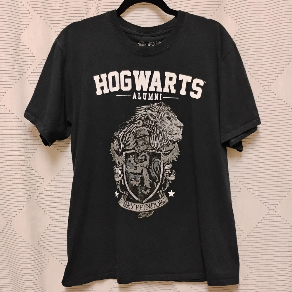 Hogwarts Alumni Gryffindor T-Shirt Wizarding World Men's Size Large 42 / 44